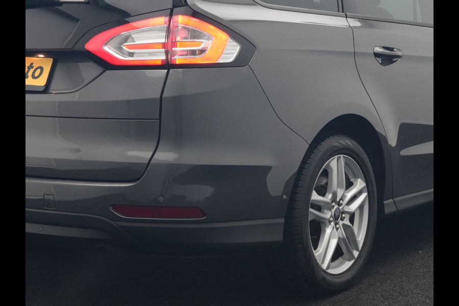 Ford Galaxy 2.0 Titanium 241pk Dealer O.H 7-Persoons Automaat | Camera | Apple Carplay | LED Koplampen | Stoelverwarming | Navigatie | 18"L.M |