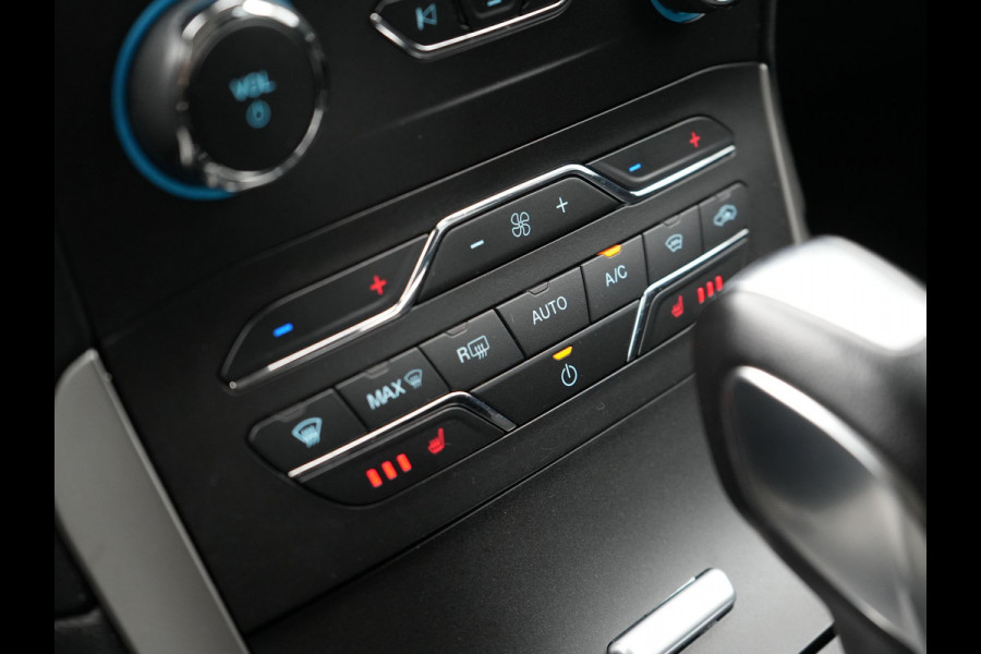 Ford Galaxy 2.0 Titanium 241pk Dealer O.H 7-Persoons Automaat | Camera | Apple Carplay | LED Koplampen | Stoelverwarming | Navigatie | 18"L.M |
