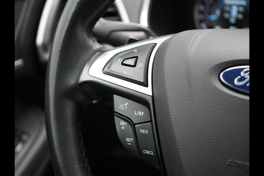 Ford Galaxy 2.0 Titanium 241pk Dealer O.H 7-Persoons Automaat | Camera | Apple Carplay | LED Koplampen | Stoelverwarming | Navigatie | 18"L.M |