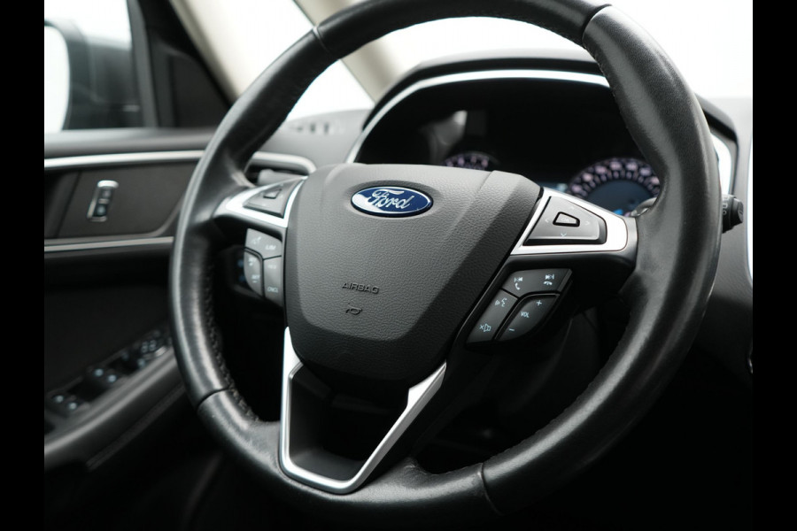 Ford Galaxy 2.0 Titanium 241pk Dealer O.H 7-Persoons Automaat | Camera | Apple Carplay | LED Koplampen | Stoelverwarming | Navigatie | 18"L.M |