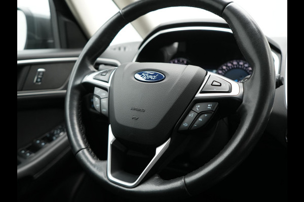 Ford Galaxy 2.0 Titanium 241pk Dealer O.H 7-Persoons Automaat | Camera | Apple Carplay | LED Koplampen | Stoelverwarming | Navigatie | 18"L.M |