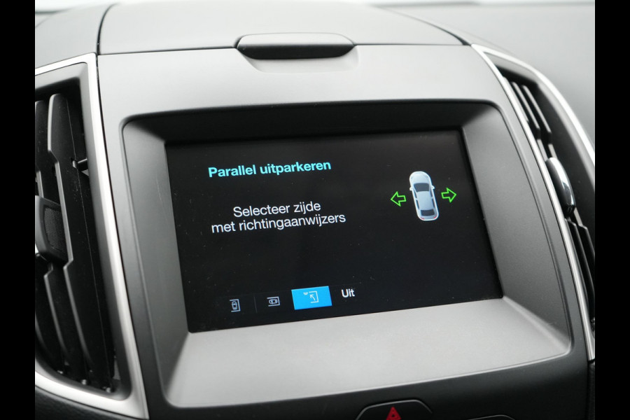 Ford Galaxy 2.0 Titanium 241pk Dealer O.H 7-Persoons Automaat | Camera | Apple Carplay | LED Koplampen | Stoelverwarming | Navigatie | 18"L.M |