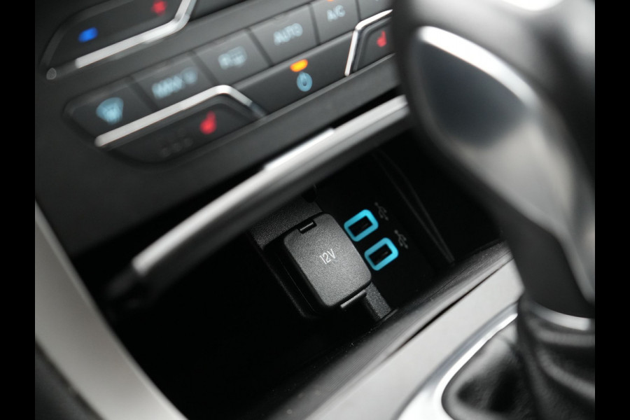 Ford Galaxy 2.0 Titanium 241pk Dealer O.H 7-Persoons Automaat | Camera | Apple Carplay | LED Koplampen | Stoelverwarming | Navigatie | 18"L.M |