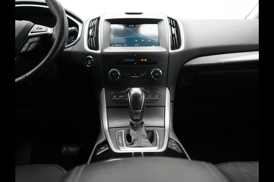 Ford Galaxy 2.0 Titanium 241pk Dealer O.H 7-Persoons Automaat | Camera | Apple Carplay | LED Koplampen | Stoelverwarming | Navigatie | 18"L.M |
