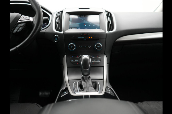 Ford Galaxy 2.0 Titanium 241pk Dealer O.H 7-Persoons Automaat | Camera | Apple Carplay | LED Koplampen | Stoelverwarming | Navigatie | 18"L.M |