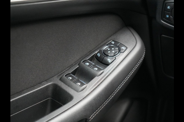 Ford Galaxy 2.0 Titanium 241pk Dealer O.H 7-Persoons Automaat | Camera | Apple Carplay | LED Koplampen | Stoelverwarming | Navigatie | 18"L.M |