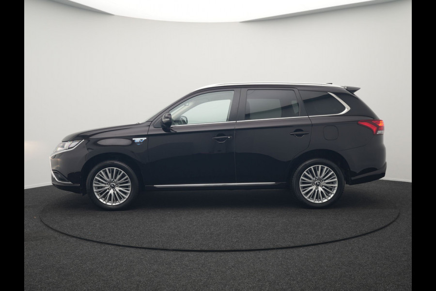Mitsubishi Outlander 2.4 Intense Plug In Hybrid 225pk Dealer O.H PHEV | Trekhaak Afneembaar | Alcantara Sportstoelen Verwarmd | Camera | Apple Carplay | Keyless | DAB |