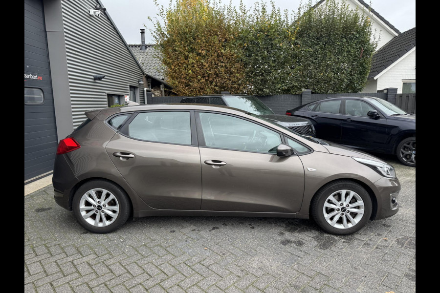 Kia cee'd 1.6 GDI ComfortPlusLine Navigator | Camera | Lichtmetalen Velgen | Navigatie | Cruise Control |
