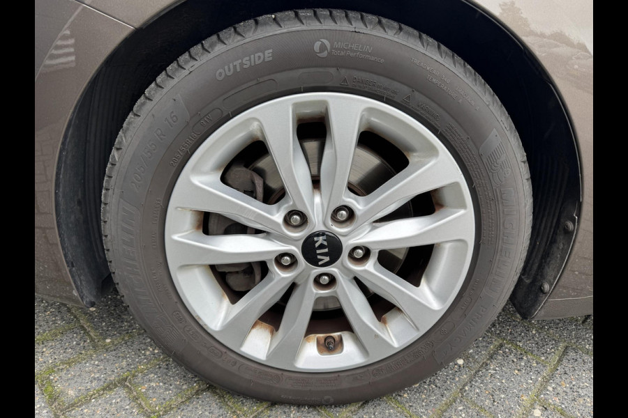 Kia cee'd 1.6 GDI ComfortPlusLine Navigator | Camera | Lichtmetalen Velgen | Navigatie | Cruise Control |