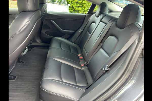 Tesla Model 3 Long Range AWD 75 kWh Trekhaak (1.000kg) 87% SOH 19 INCH Rijklaarprijs!