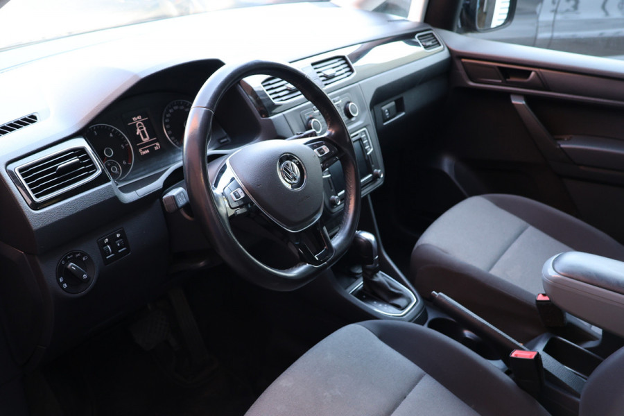 Volkswagen Caddy 2.0 TDI 185 PK DSG Exclusive | ACC | Camera | CarPlay | Bi-Xenon | Alarm | Trekhaak | DAB | MF Stuur | Front Assist | NAP Logisch | NL Auto