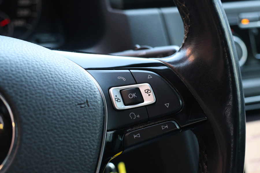 Volkswagen Caddy 2.0 TDI 185 PK DSG Exclusive | ACC | Camera | CarPlay | Bi-Xenon | Alarm | Trekhaak | DAB | MF Stuur | Front Assist | NAP Logisch | NL Auto