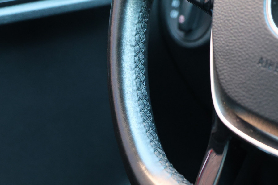 Volkswagen Caddy 2.0 TDI 185 PK DSG Exclusive | ACC | Camera | CarPlay | Bi-Xenon | Alarm | Trekhaak | DAB | MF Stuur | Front Assist | NAP Logisch | NL Auto
