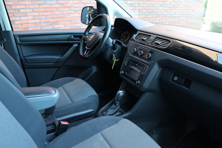 Volkswagen Caddy 2.0 TDI 185 PK DSG Exclusive | ACC | Camera | CarPlay | Bi-Xenon | Alarm | Trekhaak | DAB | MF Stuur | Front Assist | NAP Logisch | NL Auto