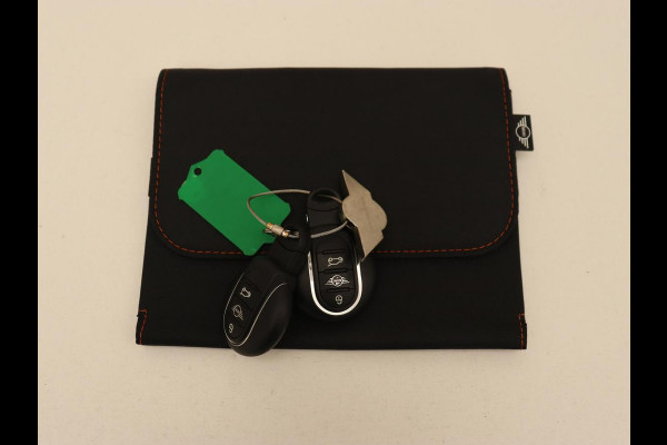 MINI Countryman 1.5 Cooper | Stoelverwarming | Trekhaak | Harman/Kardon | Carplay | Keyless | Navigatie | Climate control | Cruise control | Park Assist | Full LED