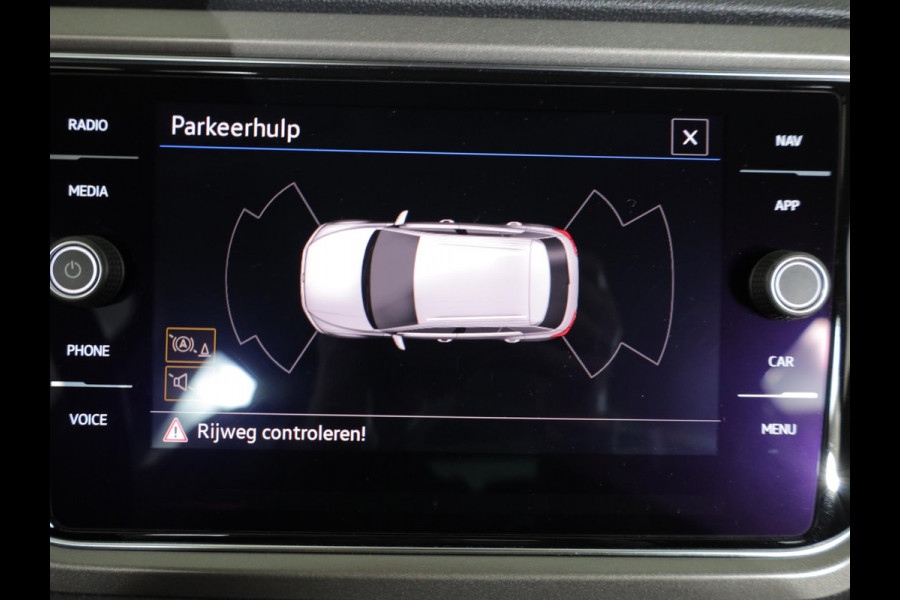 Volkswagen T-Roc 1.0 TSI Style 110 pk | Navigatie | Parkeersensoren | Autom. airco | Adaptieve cruise control | Apple Carplay/Android Auto |