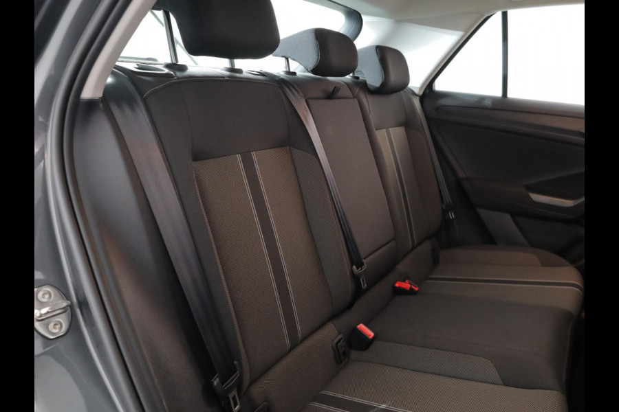 Volkswagen T-Roc 1.0 TSI Style 110 pk | Navigatie | Parkeersensoren | Autom. airco | Adaptieve cruise control | Apple Carplay/Android Auto |