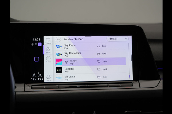 Volkswagen Golf 1.4 eHybrid Style Plug In Hybrid 204pk Dealer O.H PHEV | Adaptive Cruise | Sportstoelen Massage & Memory | IQ Light | Sfeerverlichting | Apple Carplay | Stoelen & Stuur Verwarmd | Virtual | Navigatie | DAB |