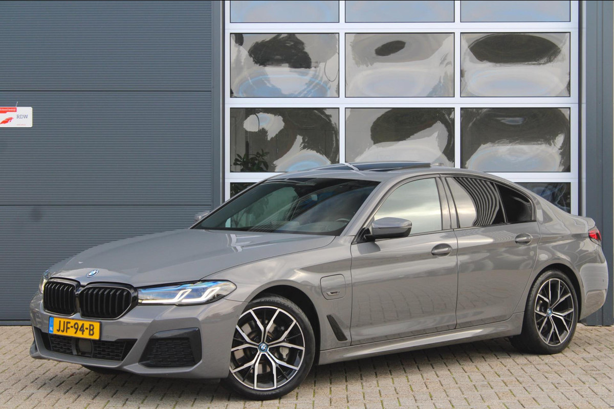 BMW 5 Serie 530e M-Sport Shadow | Laser | Pano | HK | HUD | ACC | Elek. Trekhaak