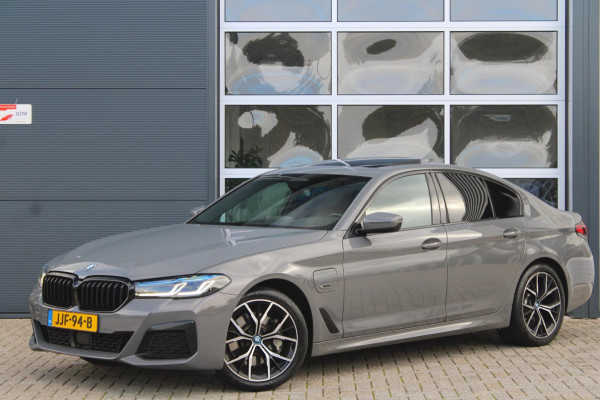 BMW 5 Serie 530e M-Sport Shadow | Laser | Pano | HK | HUD | ACC | Elek. Trekhaak