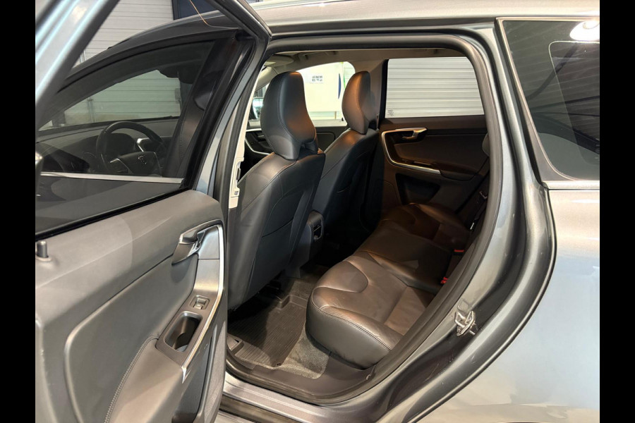 Volvo XC60 D4 Aut. Summum Leder Stoelverwarming Trekhaak Parkeercamera 190pk Volvo XC60 D4 Aut. Summum Leder Stoelverwarming Trekhaak Parkeercamera 190pk