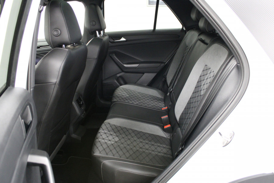 Volkswagen T-Roc 1.5 TSI R-Line Edition 3x R-Line|Pano|Camera|Side|Stoelverw.