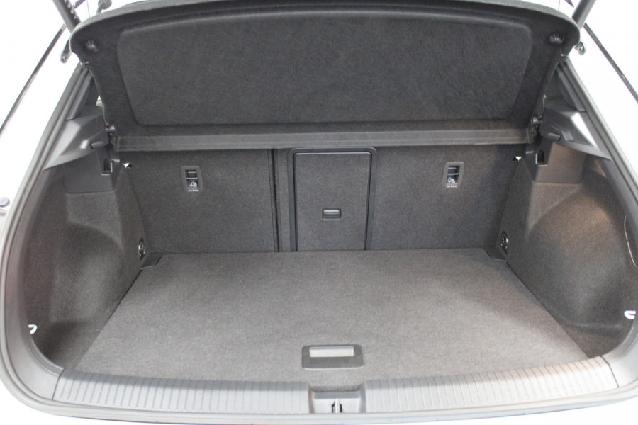 Volkswagen T-Roc 1.5 TSI R-Line Edition 3x R-Line|Pano|Camera|Side|Stoelverw.