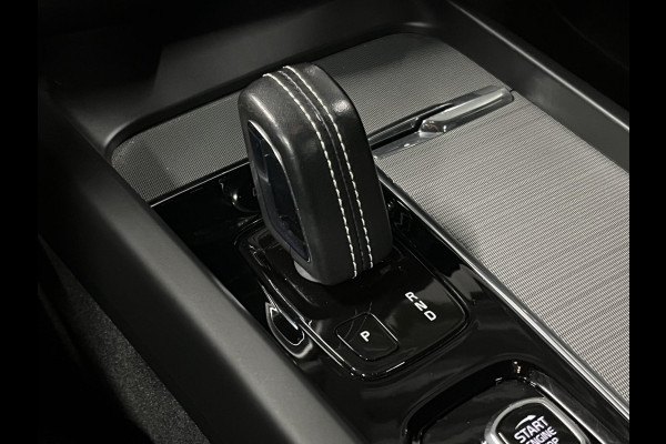 Volvo XC60 2.0 T6 Plug-in hybrid AWD R-Design Open dak | Trekhaak | Adapt. cruise | Head-up | 360 graden camera | Stoelventilatie