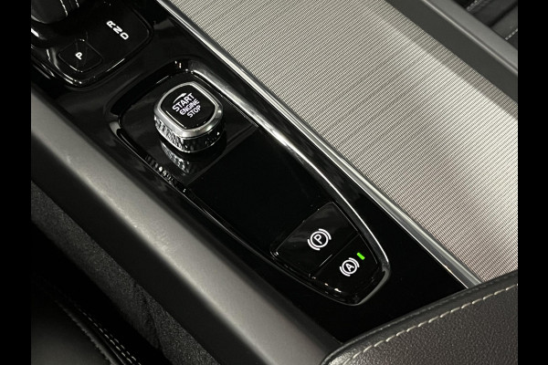 Volvo XC60 2.0 T6 Plug-in hybrid AWD R-Design Open dak | Trekhaak | Adapt. cruise | Head-up | 360 graden camera | Stoelventilatie