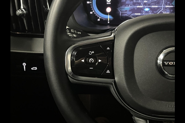 Volvo XC60 2.0 T6 Plug-in hybrid AWD R-Design Open dak | Trekhaak | Adapt. cruise | Head-up | 360 graden camera | Stoelventilatie