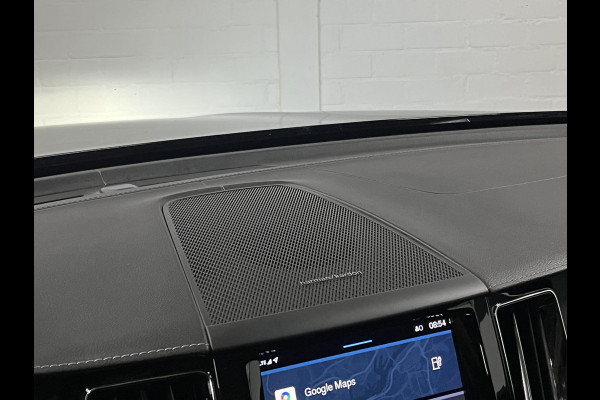 Volvo XC60 2.0 T6 Plug-in hybrid AWD R-Design Open dak | Trekhaak | Adapt. cruise | Head-up | 360 graden camera | Stoelventilatie