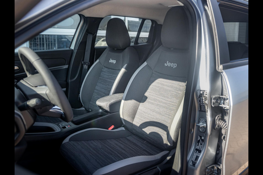 Jeep Avenger Business Edition 54 kWh | Uit voorraad leverbaar | 17% Bijtelling | Winter Pack | Warmtepomp | Apple Carplay | Clima | Keyless | Adapt. Cruise | 17" | Camera Jeep Avenger Business Edition 54 kWh | Uit voorraad leverbaar | 17% Bijtelling | Winter Pack | Warmtepomp | Apple Carplay | Clima | Keyless | Adapt. Cruise | 17" | Camera