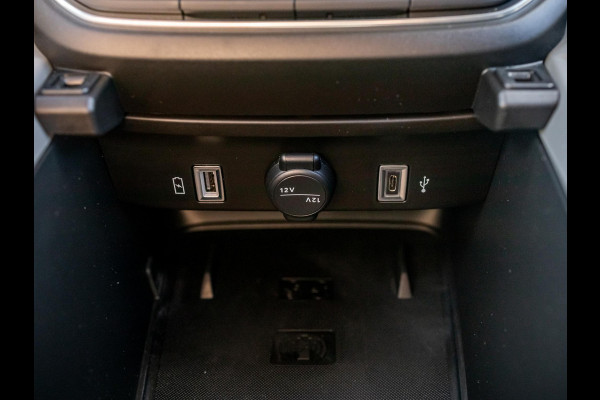 Jeep Avenger Business Edition 54 kWh | Uit voorraad leverbaar | 17% Bijtelling | Winter Pack | Warmtepomp | Apple Carplay | Clima | Keyless | Adapt. Cruise | 17" | Camera Jeep Avenger Business Edition 54 kWh | Uit voorraad leverbaar | 17% Bijtelling | Winter Pack | Warmtepomp | Apple Carplay | Clima | Keyless | Adapt. Cruise | 17" | Camera