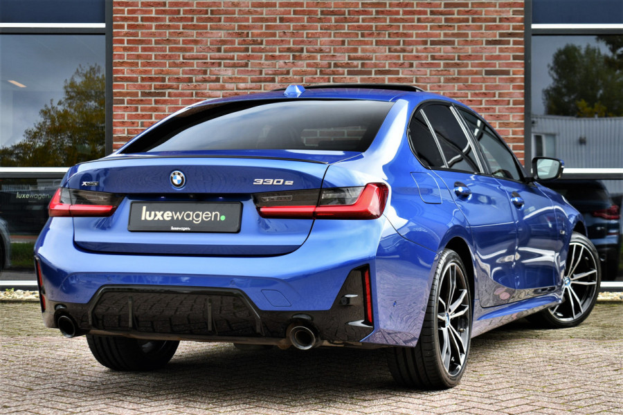 BMW 3-serie 330e xDrive M-Sport Pro Pano M-zetels ACC HUD 19inch El-klep