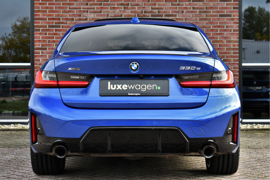 BMW 3-serie 330e xDrive M-Sport Pro Pano M-zetels ACC HUD 19inch El-klep