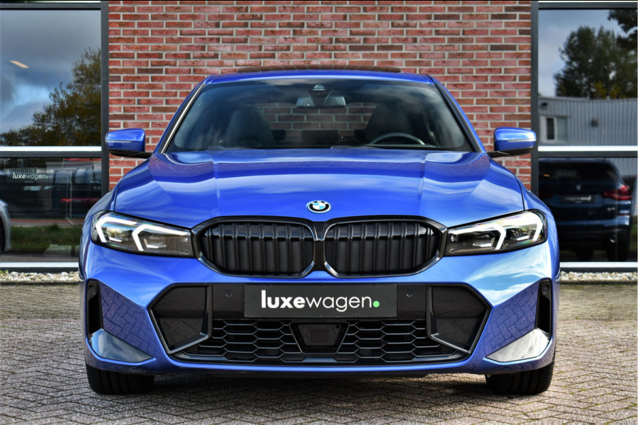 BMW 3-serie 330e xDrive M-Sport Pro Pano M-zetels ACC HUD 19inch El-klep
