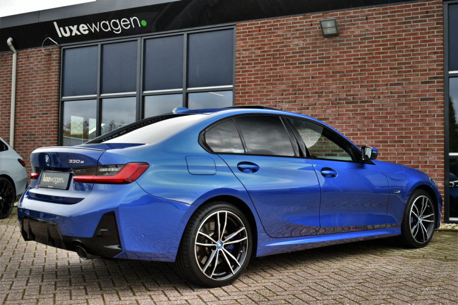 BMW 3-serie 330e xDrive M-Sport Pro Pano M-zetels ACC HUD 19inch El-klep