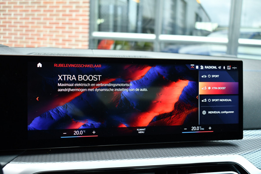 BMW 3-serie 330e xDrive M-Sport Pro Pano M-zetels ACC HUD 19inch El-klep