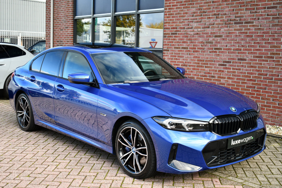 BMW 3-serie 330e xDrive M-Sport Pro Pano M-zetels ACC HUD 19inch El-klep