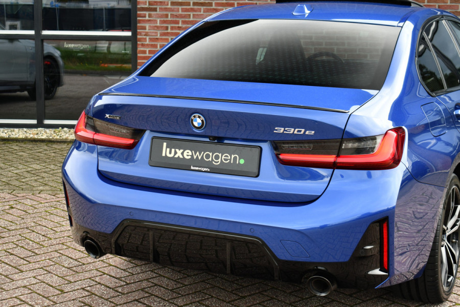 BMW 3-serie 330e xDrive M-Sport Pro Pano M-zetels ACC HUD 19inch El-klep