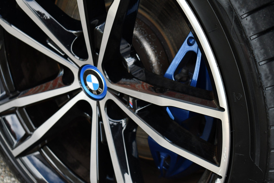 BMW 3-serie 330e xDrive M-Sport Pro Pano M-zetels ACC HUD 19inch El-klep