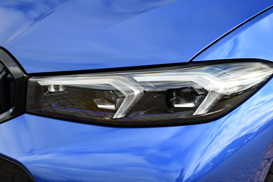 BMW 3-serie 330e xDrive M-Sport Pro Pano M-zetels ACC HUD 19inch El-klep