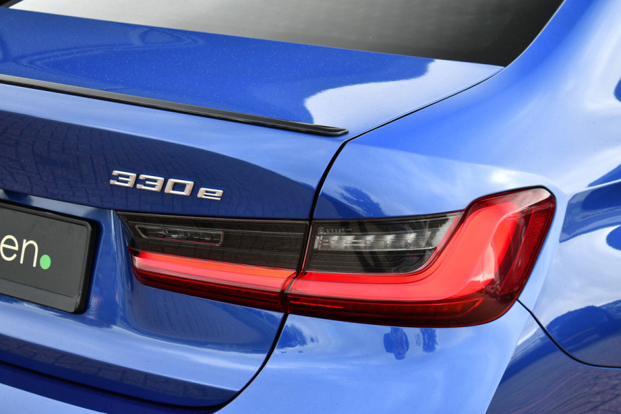 BMW 3-serie 330e xDrive M-Sport Pro Pano M-zetels ACC HUD 19inch El-klep