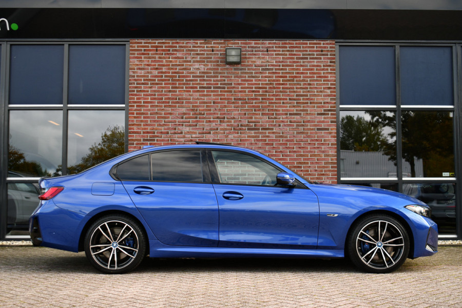 BMW 3-serie 330e xDrive M-Sport Pro Pano M-zetels ACC HUD 19inch El-klep