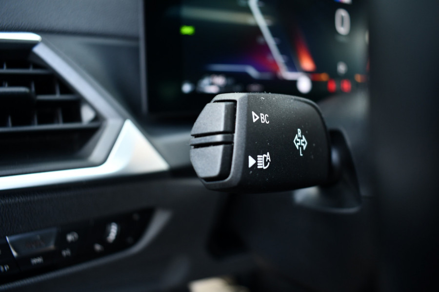 BMW 3-serie 330e xDrive M-Sport Pro Pano M-zetels ACC HUD 19inch El-klep