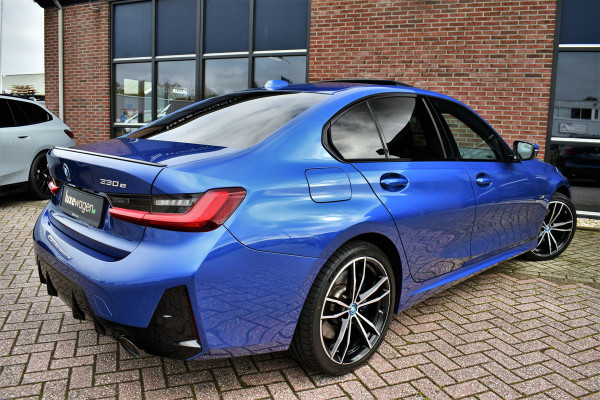 BMW 3-serie 330e xDrive M-Sport Pro Pano M-zetels ACC HUD 19inch El-klep