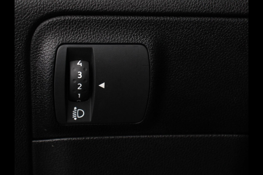 Renault MEGANE Estate 1.3 TCe Limited Cruise control Climate control Navigatie Parkeersensoren achter Lichtmetalen velgen LED