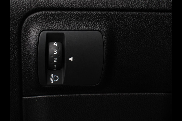 Renault MEGANE Estate 1.3 TCe Limited Cruise control Climate control Navigatie Parkeersensoren achter Lichtmetalen velgen LED