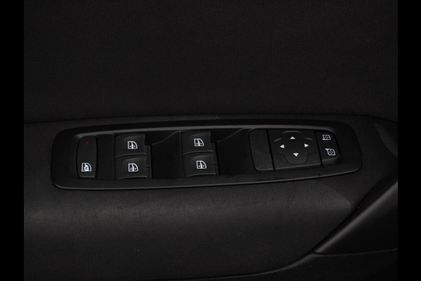 Renault MEGANE Estate 1.3 TCe Limited Cruise control Climate control Navigatie Parkeersensoren achter Lichtmetalen velgen LED