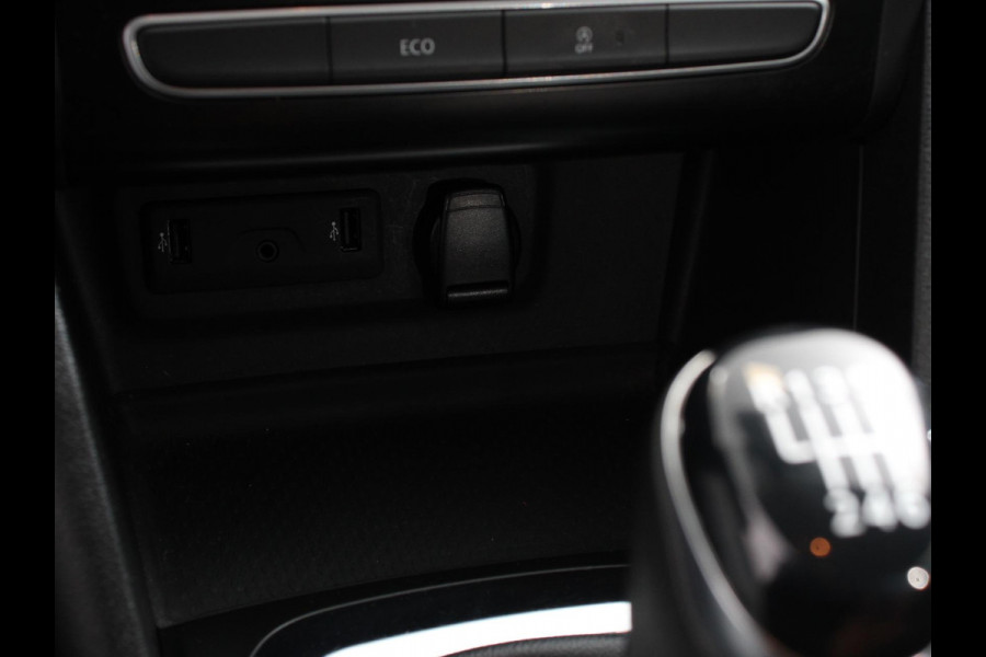 Renault MEGANE Estate 1.3 TCe Limited Cruise control Climate control Navigatie Parkeersensoren achter Lichtmetalen velgen LED